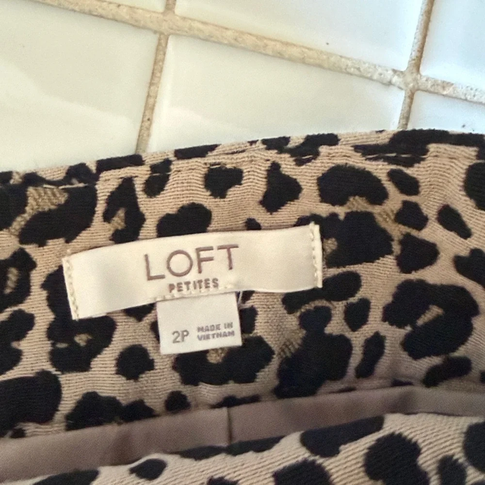 LOFT Tan and Black Animal Print Mini‎ Skirt w/side pockets. Worn once. 89 retail